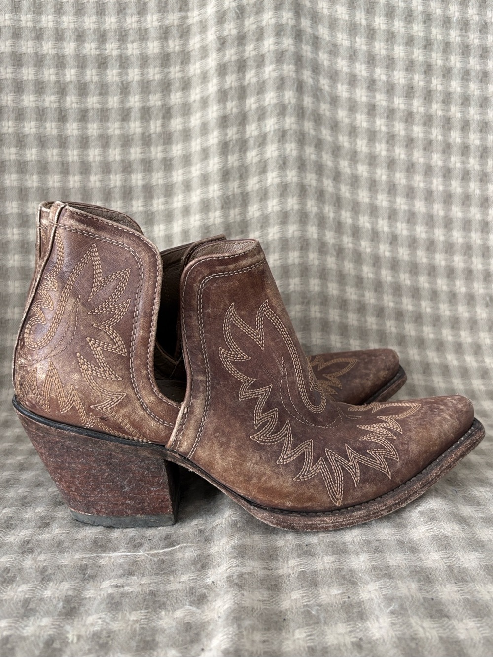 ARIAT DIXON WEATHERED WESTERN BOWN ANKLE SNIP TOE BOOTS WOMENS 10